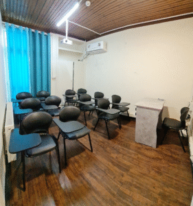 فضای داخلی دبیرستان ابانه دوره دوم