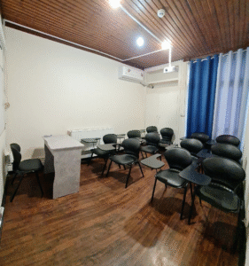 فضای داخلی دبیرستان ابانه دوره دوم